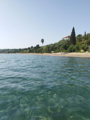 Takis Haikos House two minutes walk to the beach Peroulia